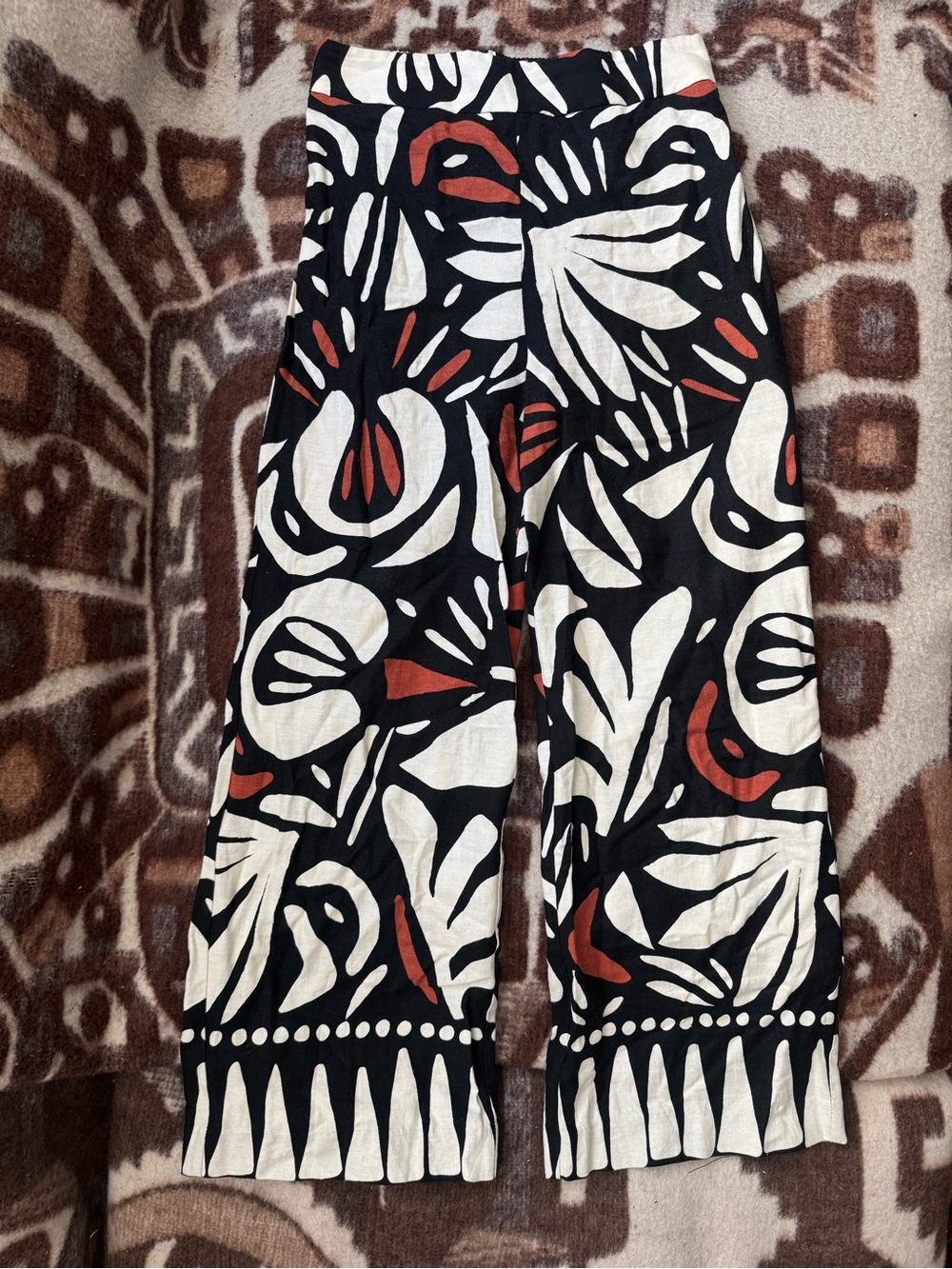 Wide-Leg Printed Cropped Pull On Pants in Black, Cream & Rust Linen, Matisse
